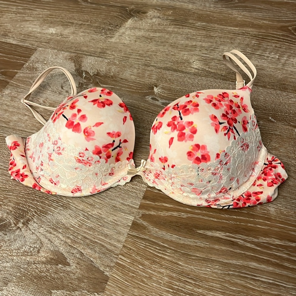 Victoria’s Secret Very Sexy push-up bra 36D